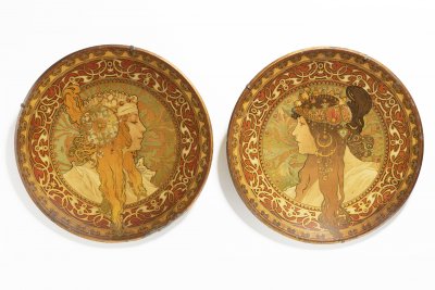 PAIR OF ART NOUVEAU PLATES
