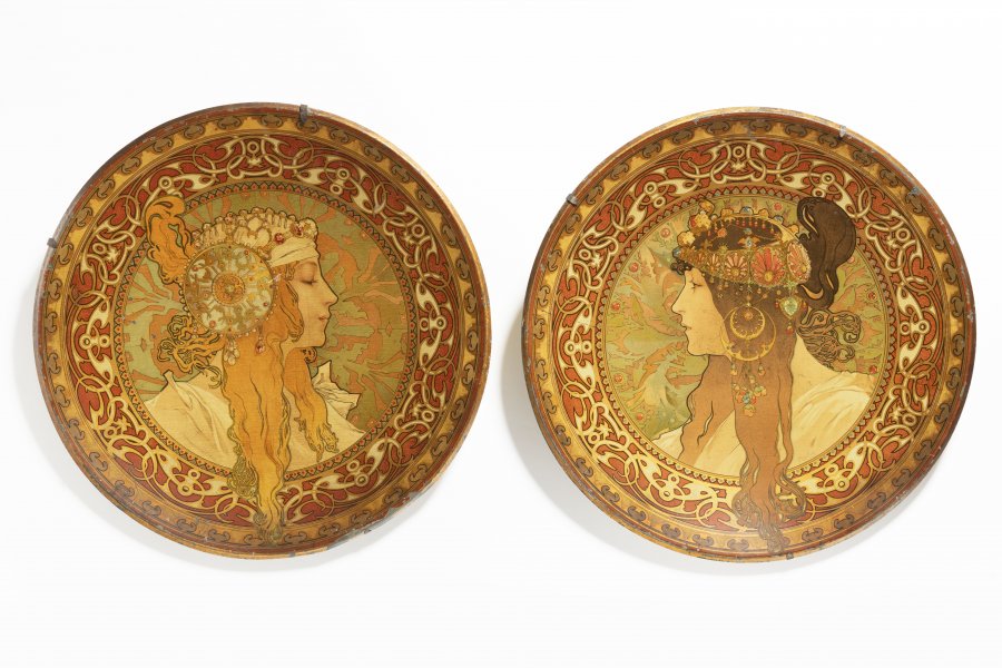 PAIR OF ART NOUVEAU PLATES