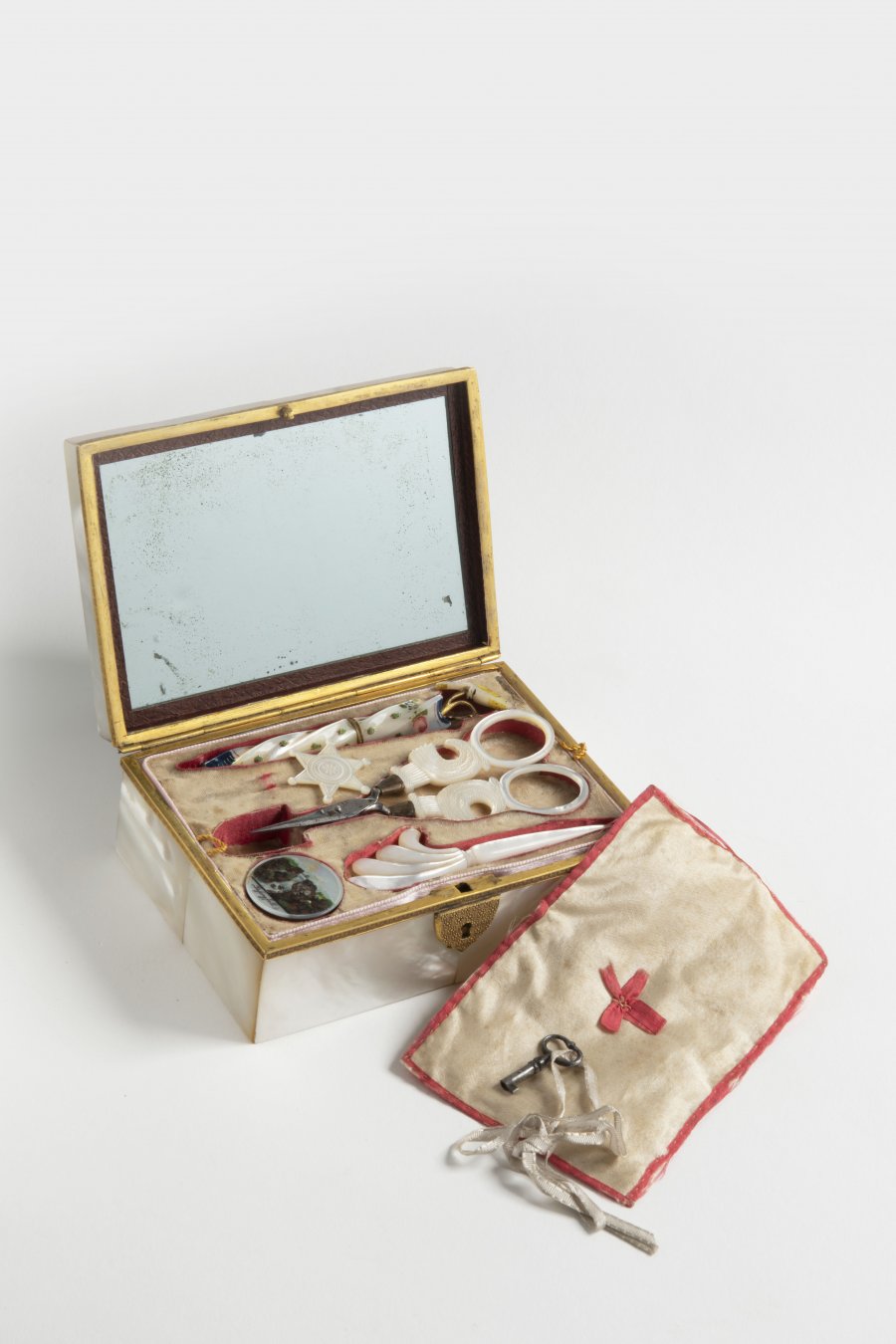 SEWING BOX WITH MINIATURE