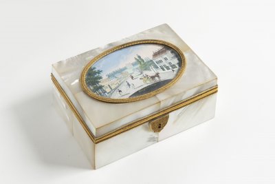 SEWING BOX WITH MINIATURE