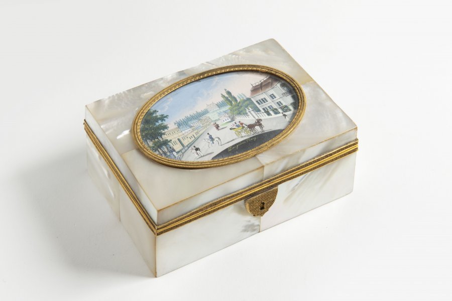 SEWING BOX WITH MINIATURE