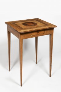 TABLE WITH INTARSIA