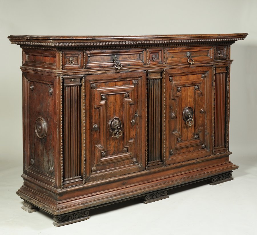 RENAISSANCE-SIDEBOARD