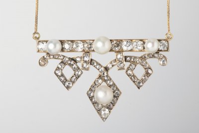 COLLIER WITH DIAMONDS AND PEARLS