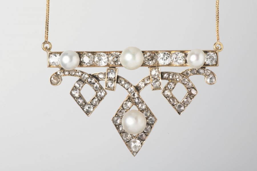 COLLIER WITH DIAMONDS AND PEARLS