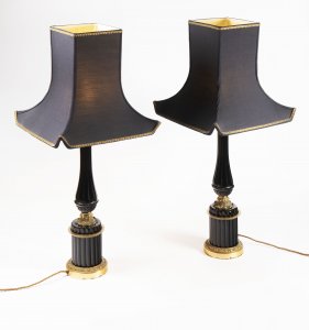 A PAIR OF NEOCLASSICAL TABLE LAMPS