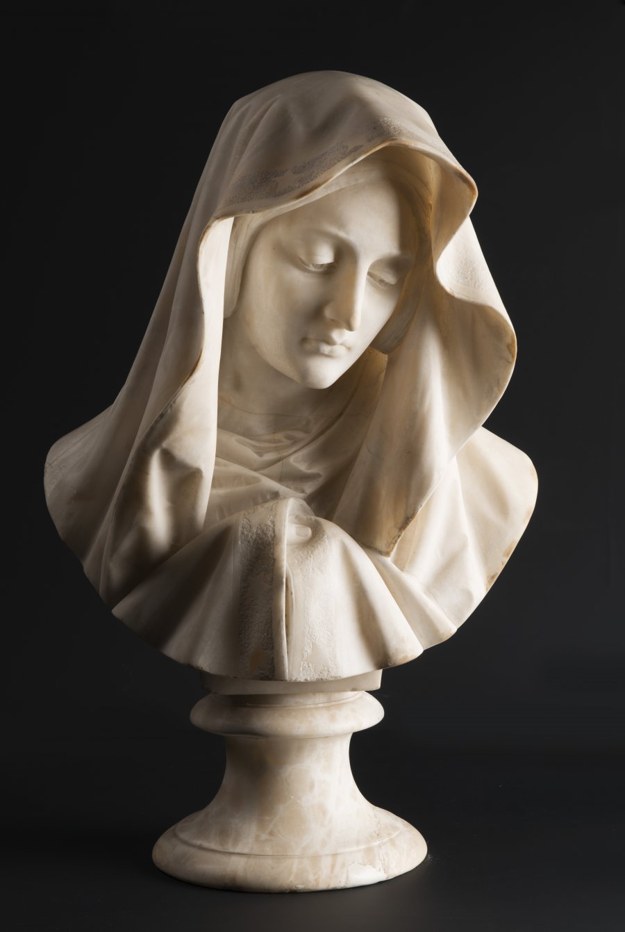 YOUNG LADY WITH A VEIL