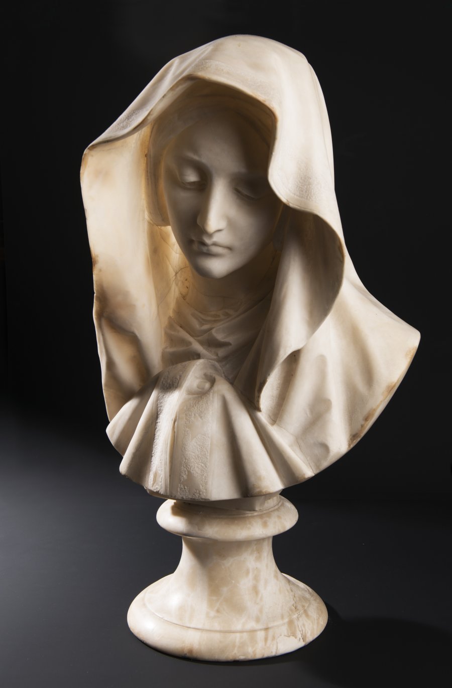 YOUNG LADY WITH A VEIL