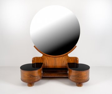TOALETA Z OBDOBÍ ART DECO