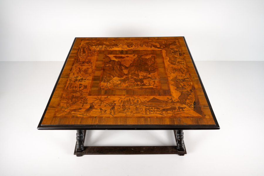 TABLE WITH AN INLAID TOP