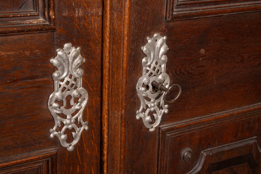 BAROQUE WARDROBE