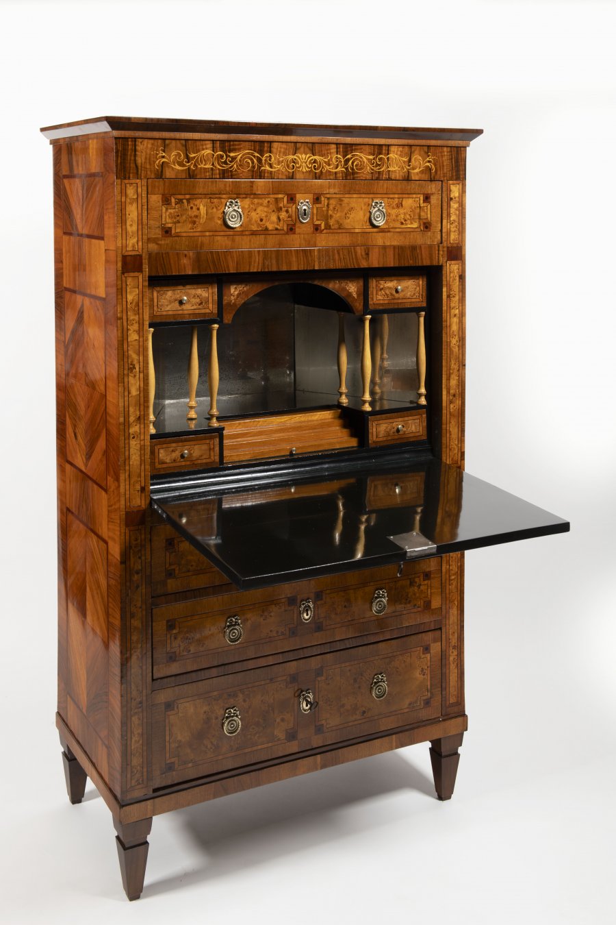 CLASSICAL CABINET
