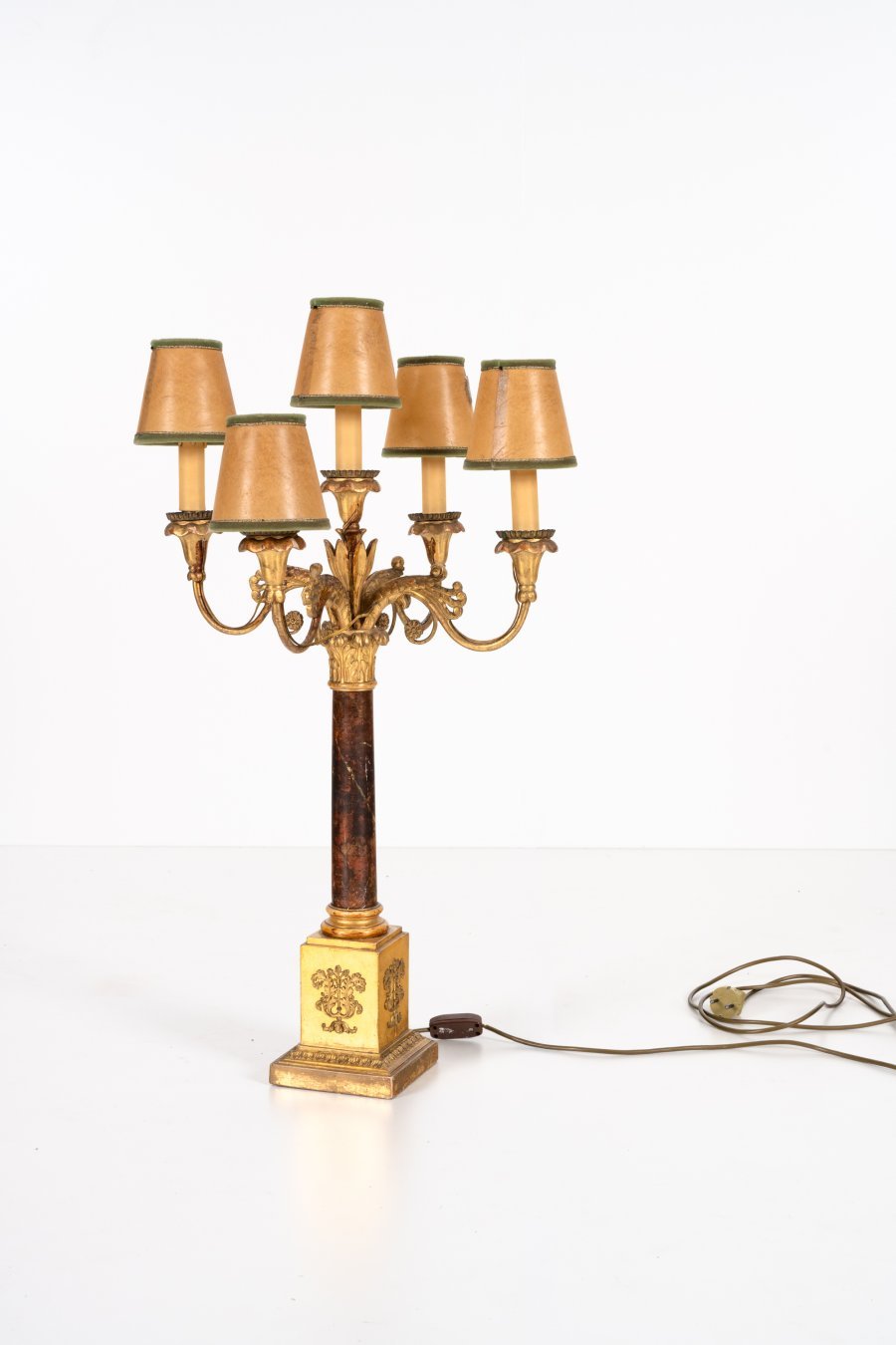 LAMPA V EMPÍROVÉM STYLU
