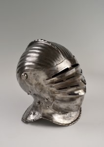 GECHLOSSENER „MAXIMILIAN“-VISIERHELM