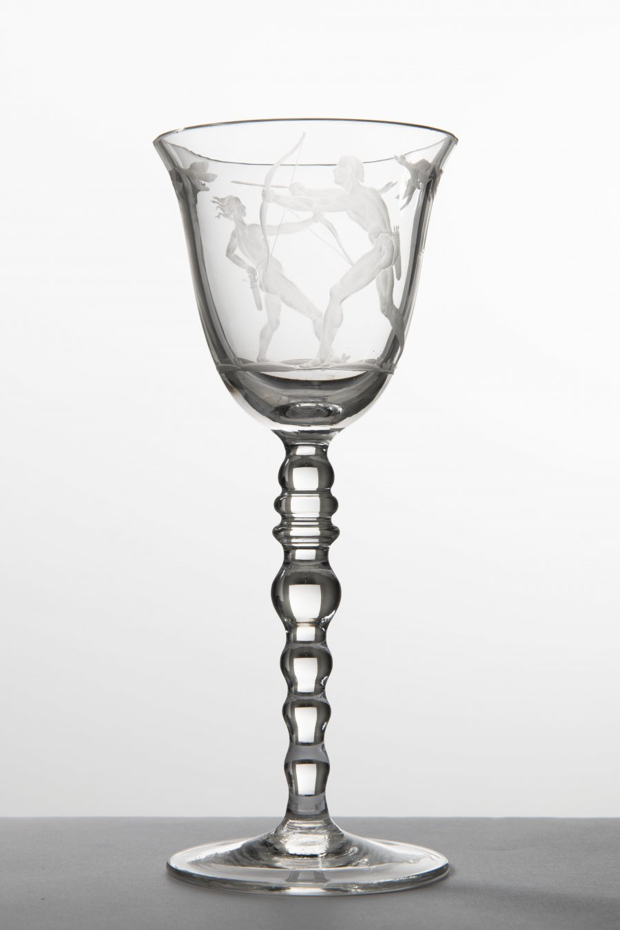 GLASS CUP WITH HUNTING MOTIVE