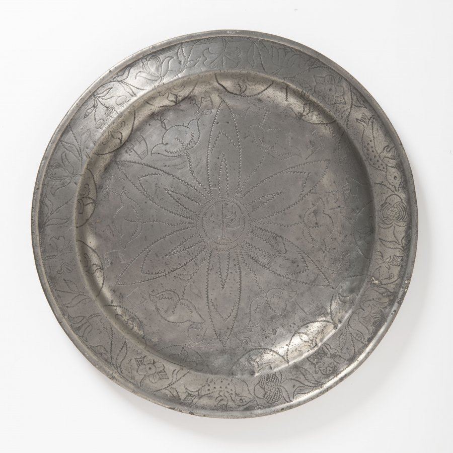 A PEWTER PASSOVER PLATE