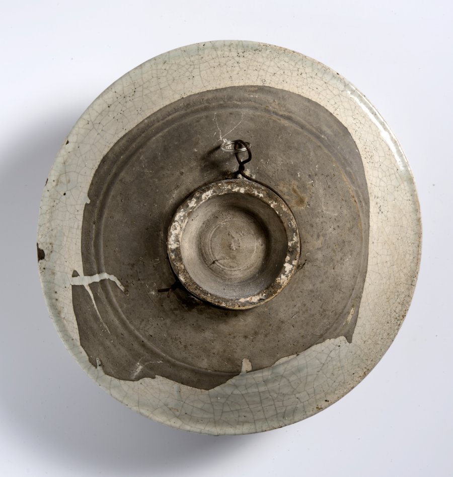 A GROUP OF TWO PLATES FROM THE MONTHS CYCLE