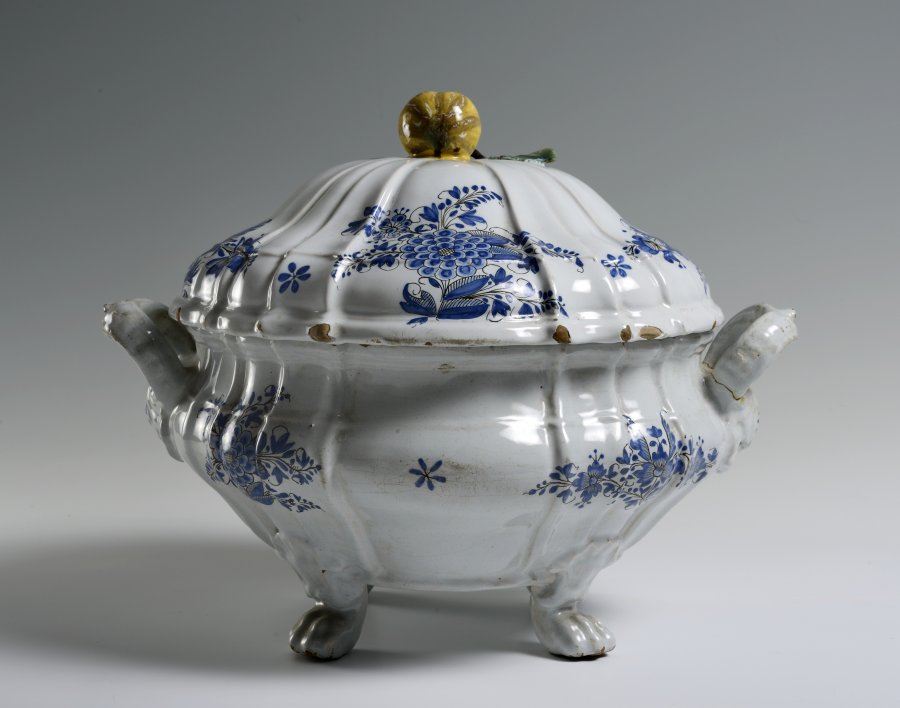 A FAÏENCE TERRINE WITH A LID