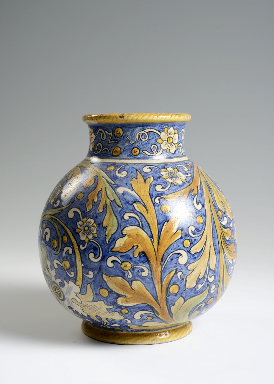 A PAIR OF APOTHECARY JARS IN ITALIAN RENAISSANCE STYLE