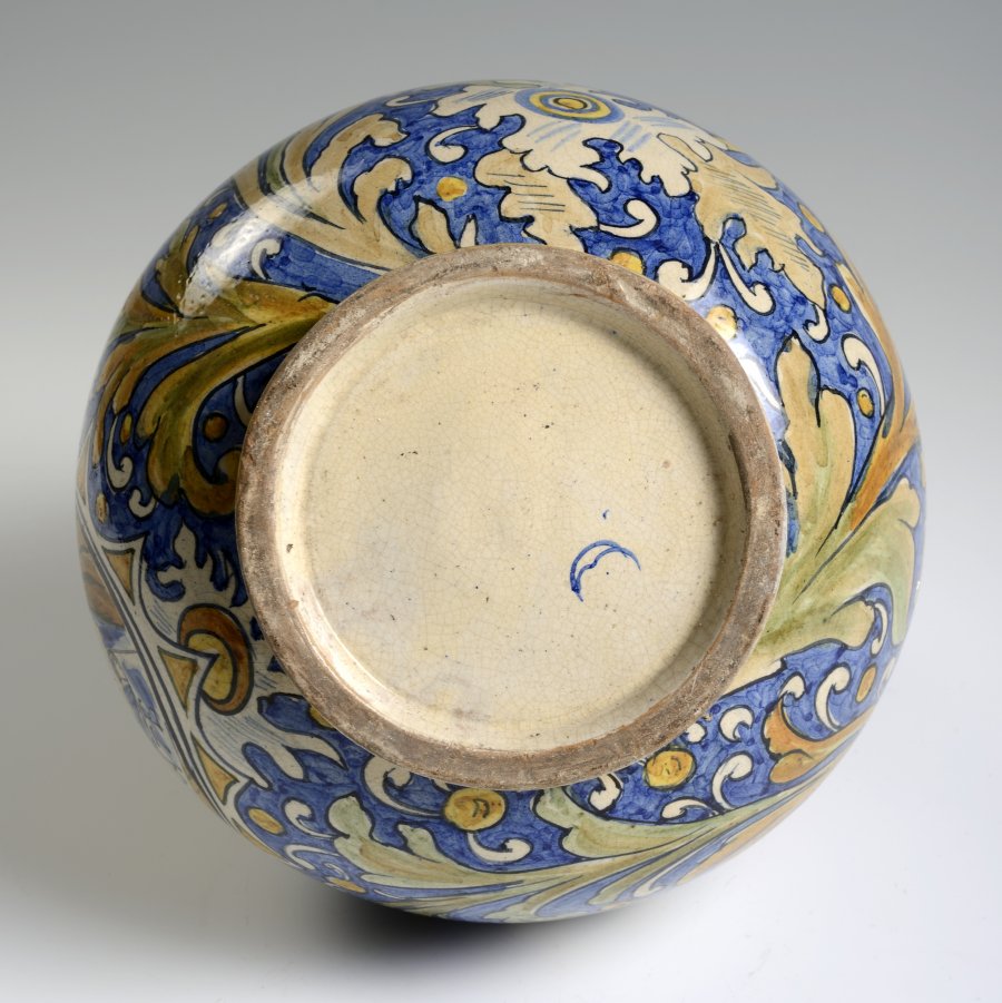 A PAIR OF APOTHECARY JARS IN ITALIAN RENAISSANCE STYLE
