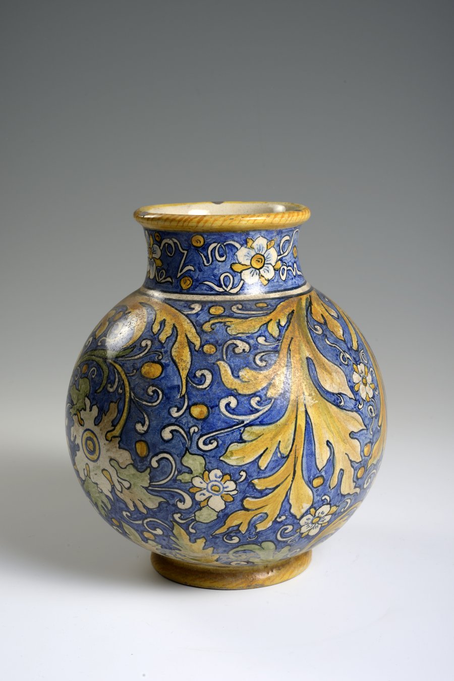 A PAIR OF APOTHECARY JARS IN ITALIAN RENAISSANCE STYLE