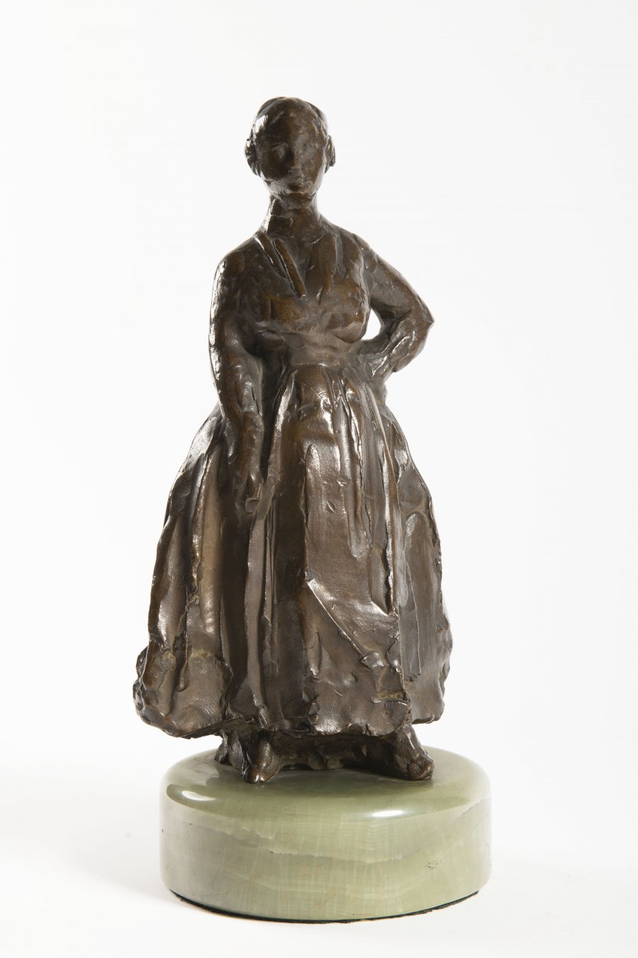 A SCULPTURE OF WOMAN