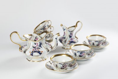 A PORCELAIN TEA SET