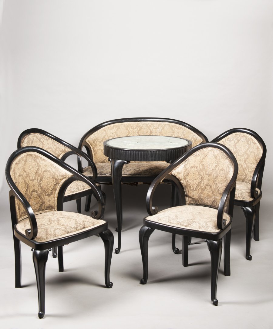 A SUITE OF SEATING FURNITURE