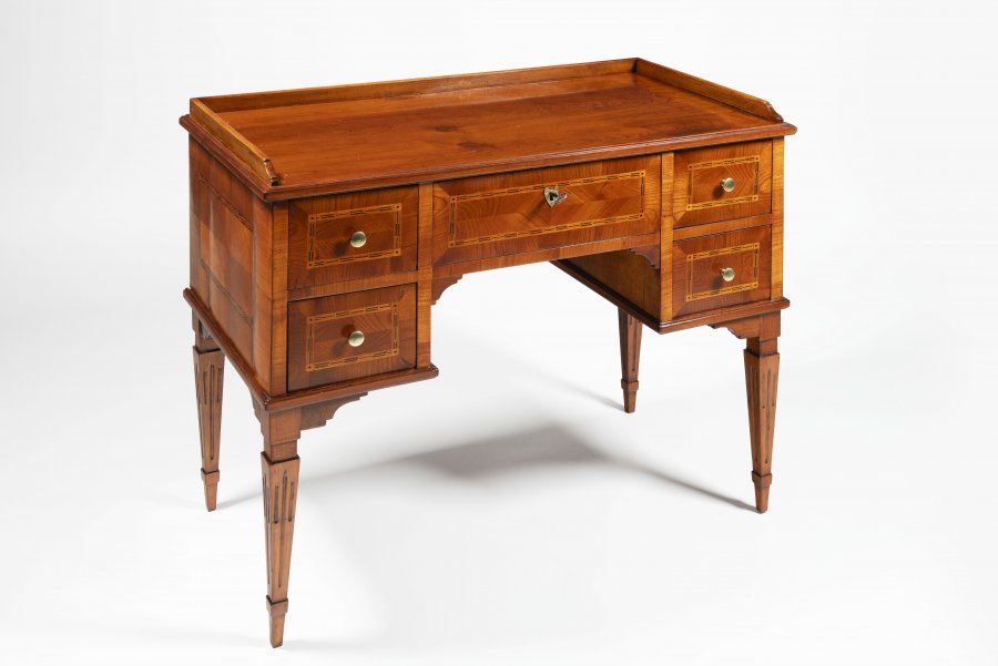 CLASSICISM PERIOD DESK