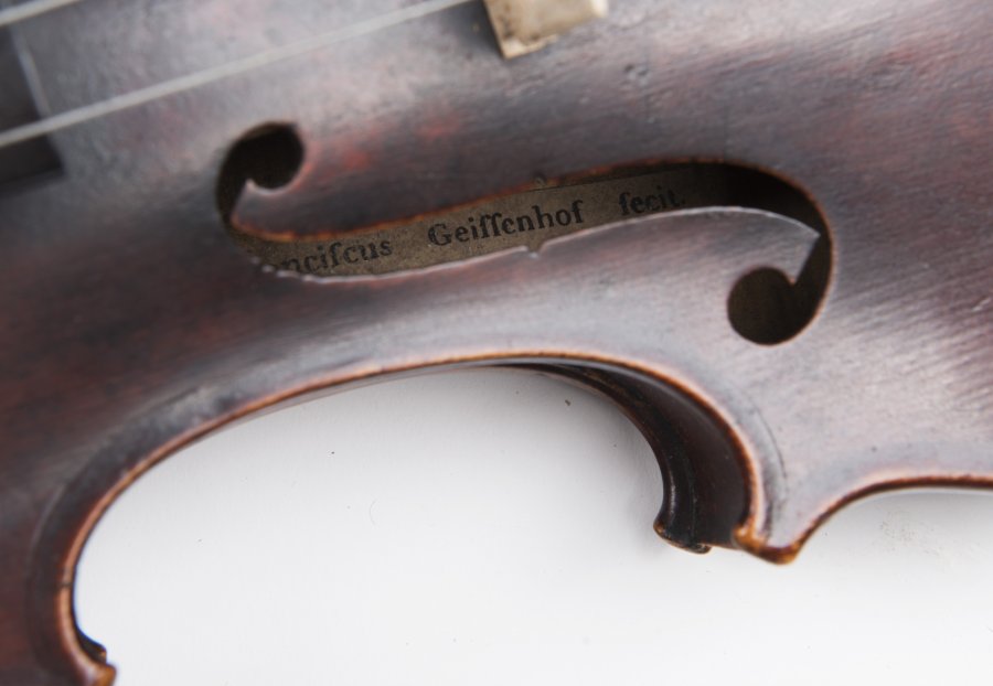 A FRANCISCUS GEISSENHOF VIOLIN