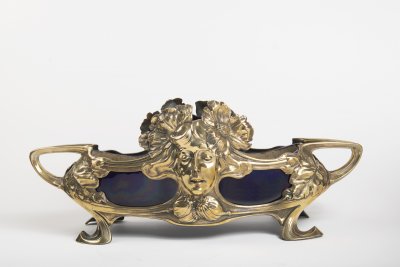 AN ART NOUVEAU JARDINIERE