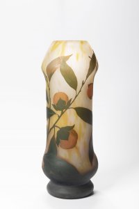 AN ART NOUVEAU VASE DAUM NANCY