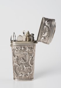 SILVER TOILET CASE