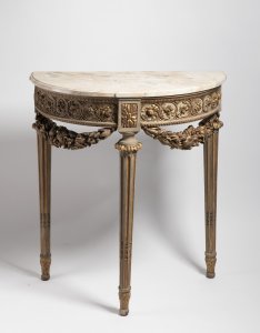 A CLASSICAL CONSOLE TABLE