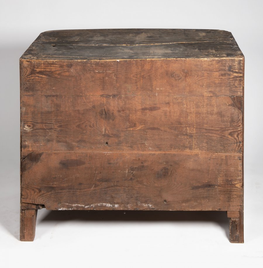 LA RÉGENCE CHEST OF DRAWERS
