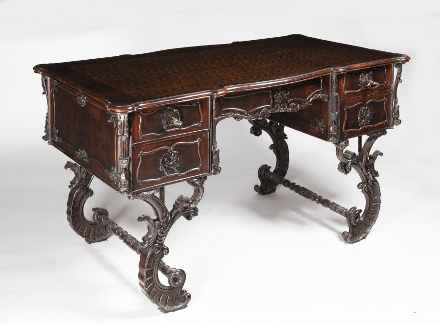 A HISTORICIST WRITING DESK