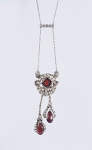 A DIAMOND AND ALMANDINE COLLIER