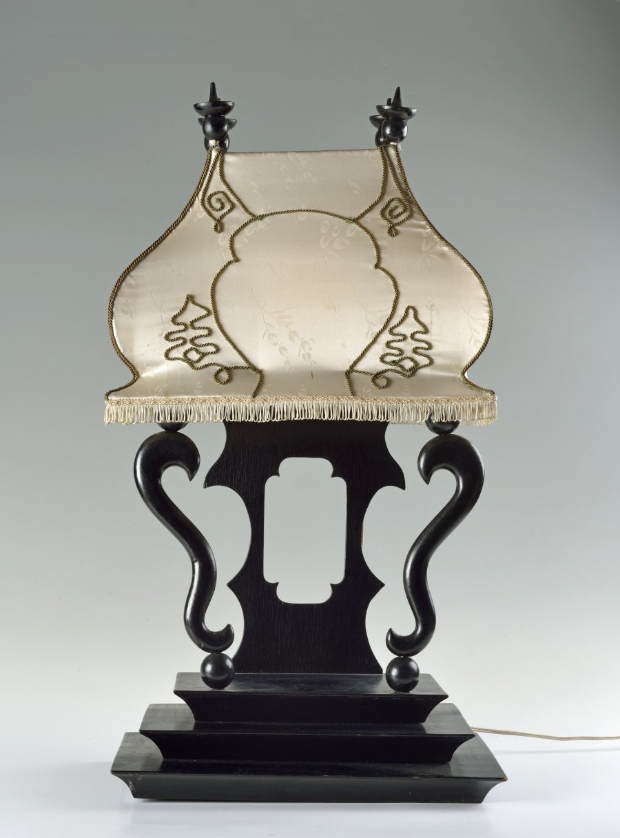 AN ART DECO TABLE LAMP