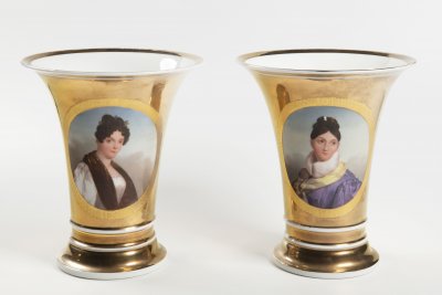 PAIR OF DECORATIVE VASES