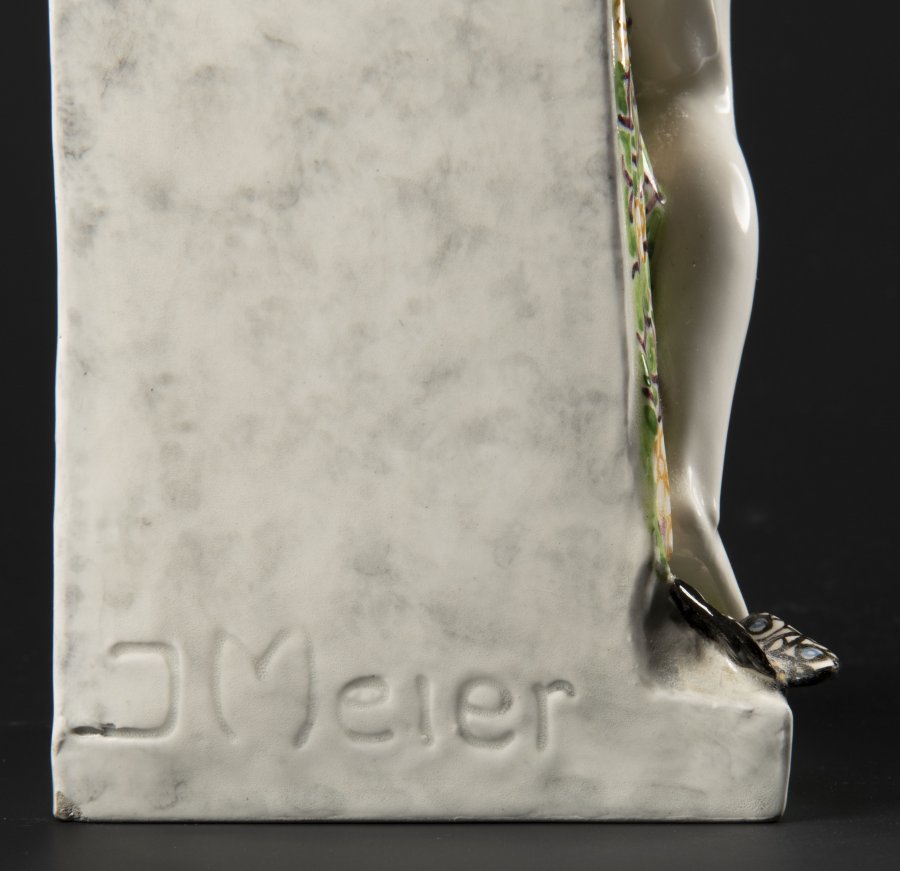 ŽENSKÝ AKT S DRAPÉRIÍ