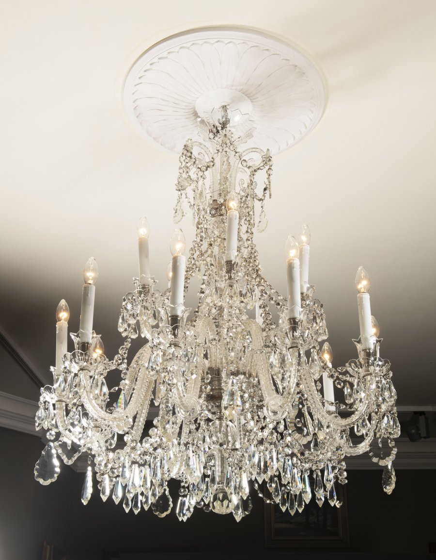 AN IMPRESSIVE CRYSTAL CHANDELIER