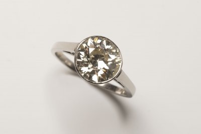 RING WITH DIAMOND