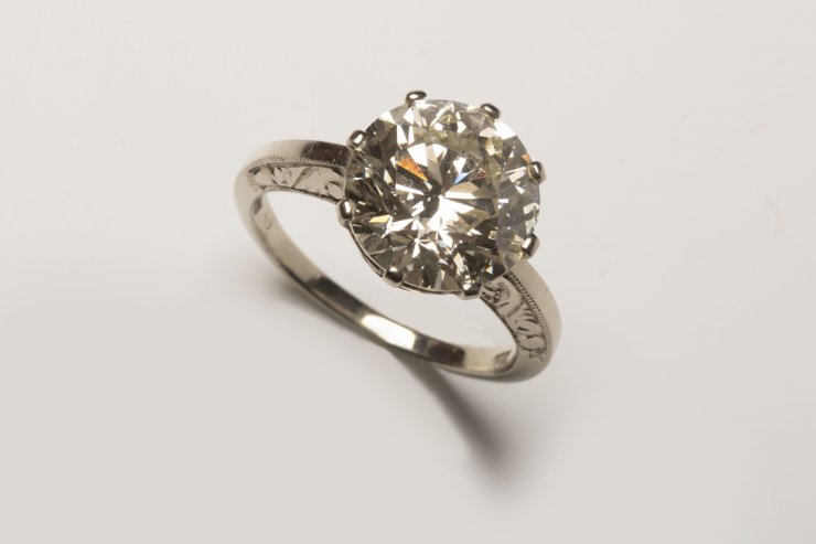 RING WITH LARGE DIAMOND