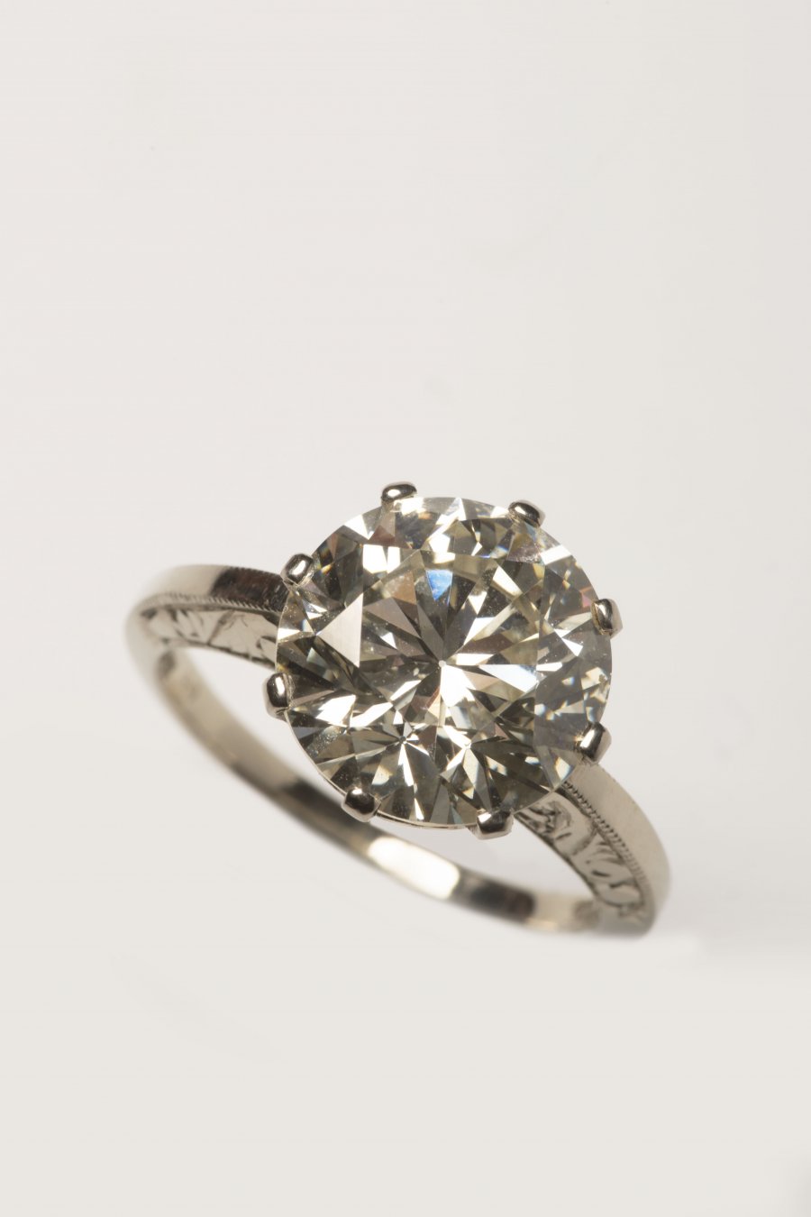 RING WITH LARGE DIAMOND