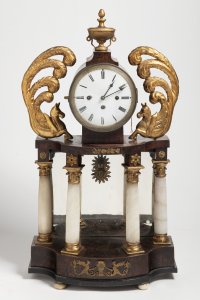 STOLNÍ EMPÍROVÉ HODINY