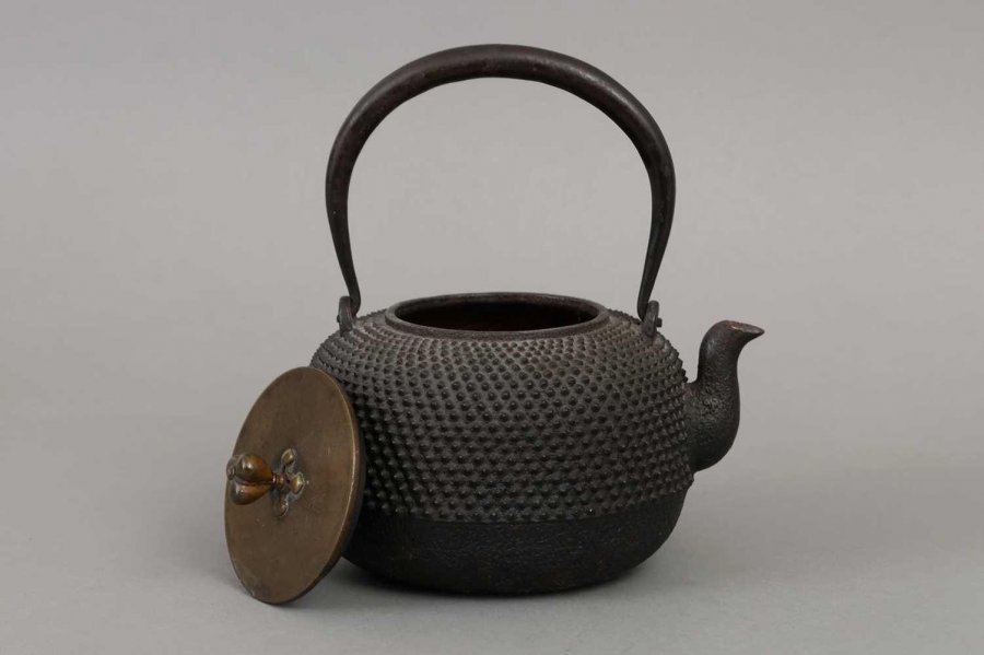 JAPANESE CAST-IRON TETSUBIN