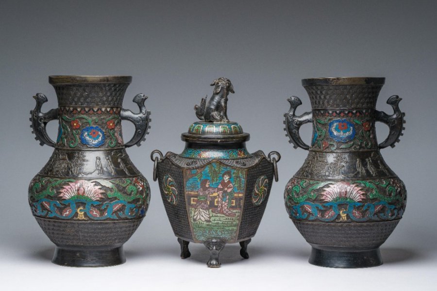 A GROUP OF FOUR JAPANESE OBJECTS