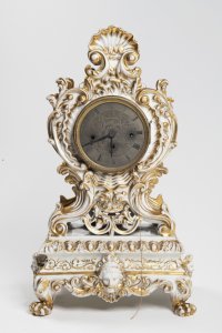 NEOBAROKNÍ STOLNÍ HODINY