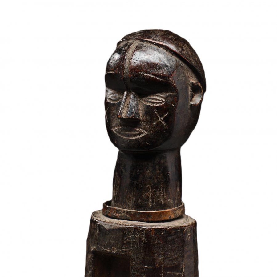 RITUÁLNÍ ŘEZBA KNISI