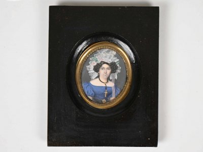 MINIATURE PORTRAIT OF A WOMAN